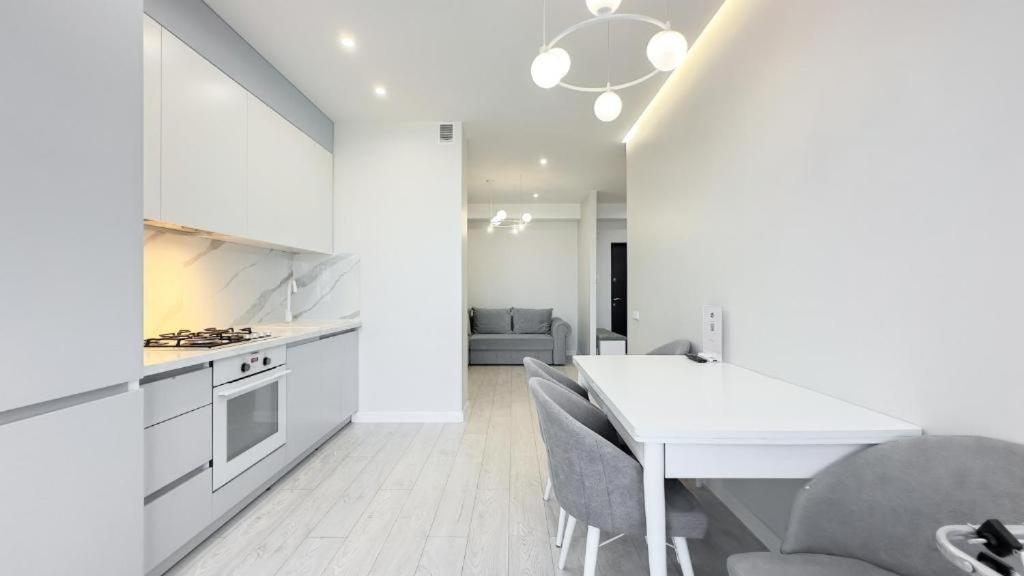 Glass New Apartments Ultracentral Chisinau Bagian luar foto
