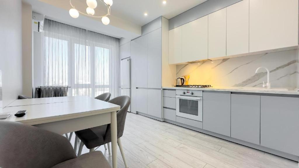 Glass New Apartments Ultracentral Chisinau Bagian luar foto